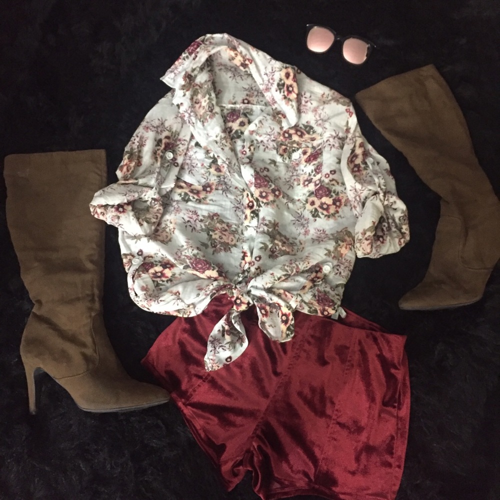 Floral Button Down / Tie up Blouse Size M/L